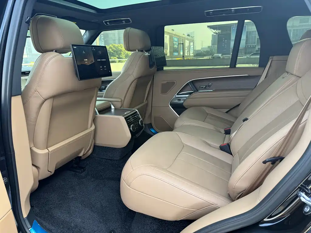 Range Rover 2025 3.0 L6 400PS Genesis Extended Edition купить на сайте DeffCars