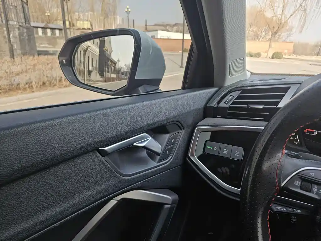 Audi Q3 2023 35 TFSI Fashionable and Dynamic (1.5T) купить на сайте DeffCars