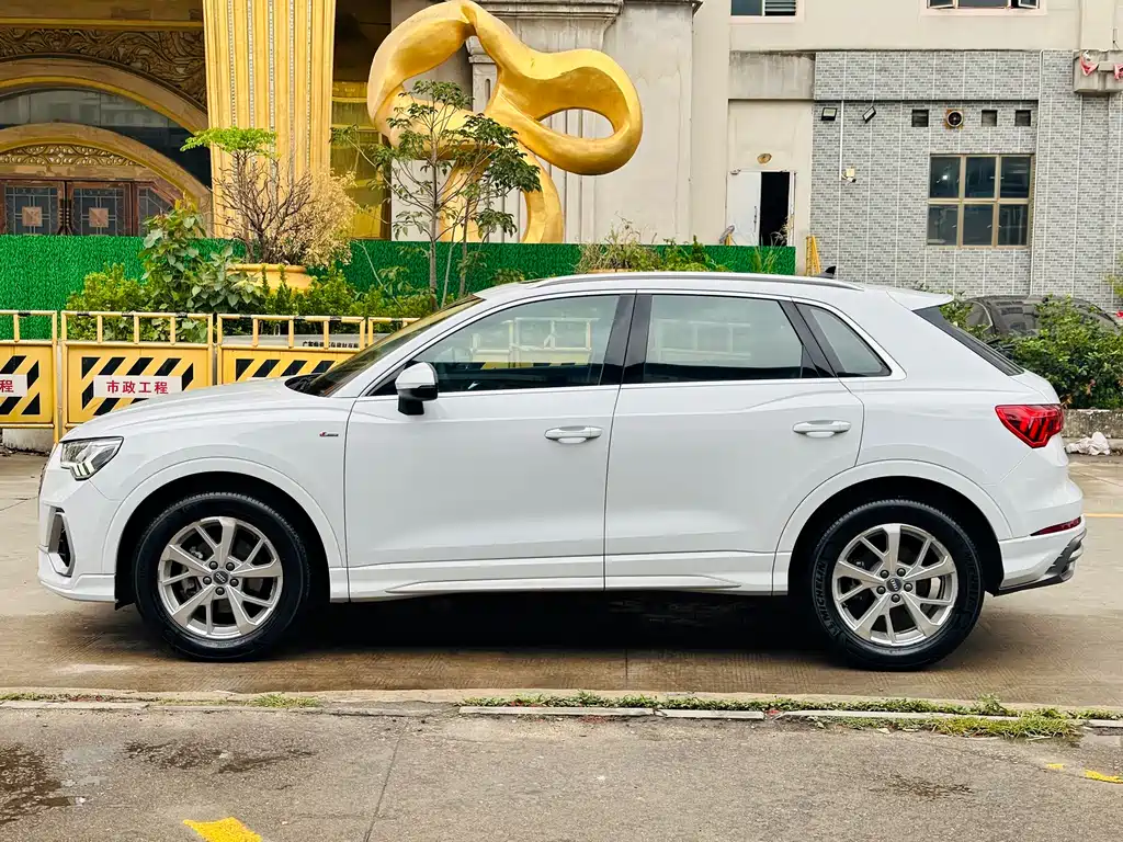 Audi Q3 2020 35 TFSI aggressive and dynamic купить на сайте DeffCars