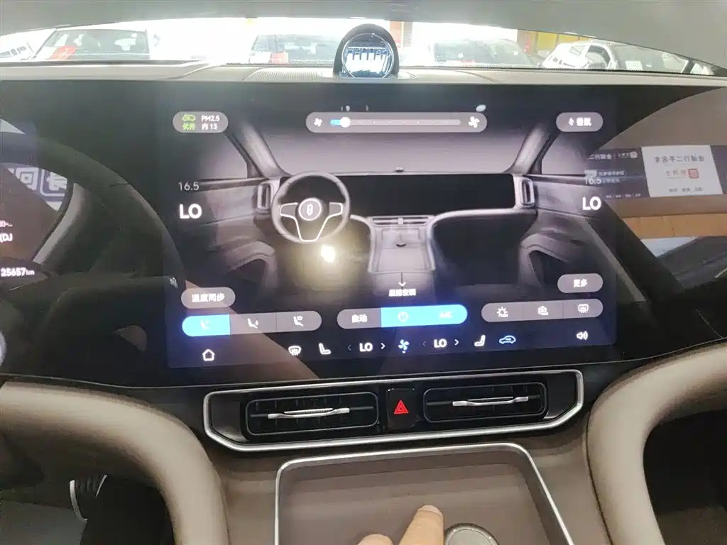 Wenjie M9 2025 extended range Ultra version 52kWh 6-seater version 192-line lidar) купить на сайте DeffCars