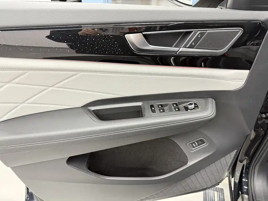 Touron 2023 530 V6 four-wheel drive luxury version купить на сайте DeffCars