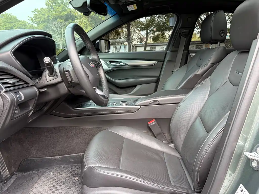 Cadillac CT5 2022 28T Premium Model купить на сайте DeffCars