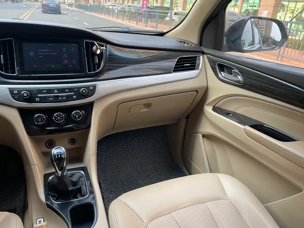 Baojun 730 2016 1.5L manual comfort type 7 seats National V купить на сайте DeffCars