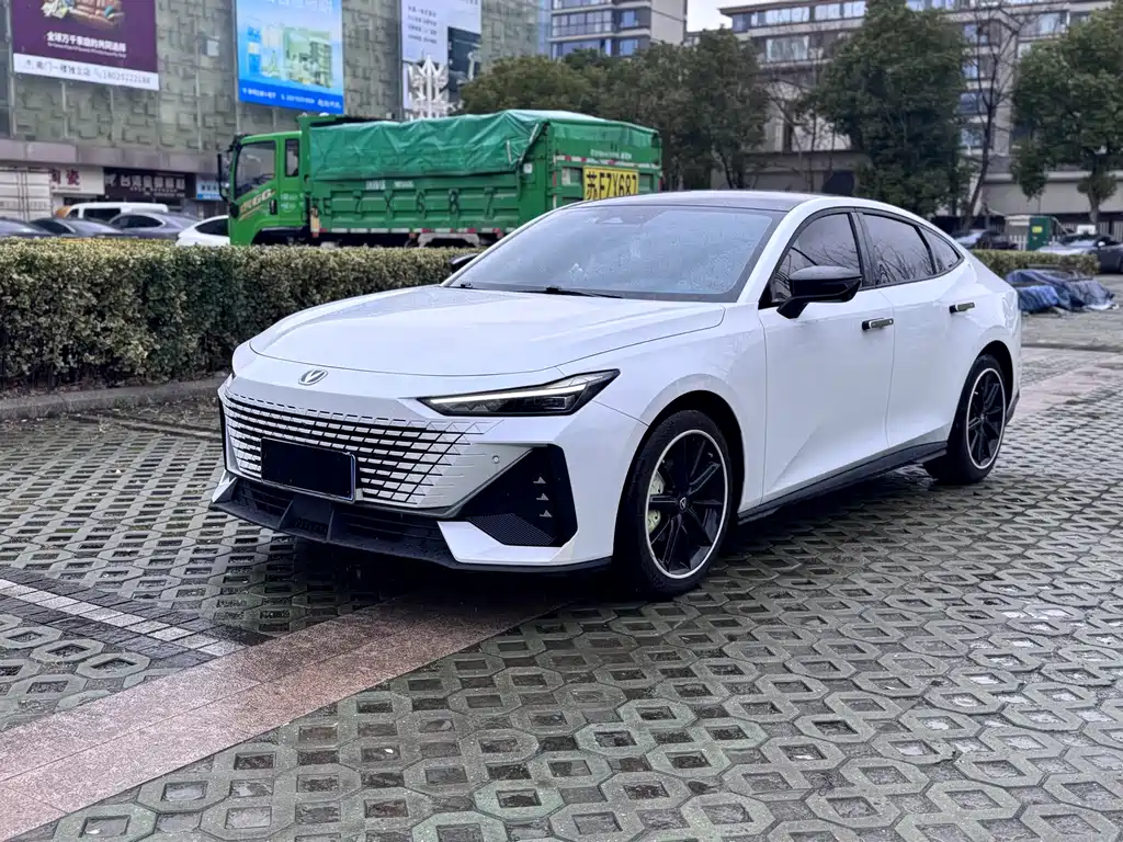 Changan UNI-V 2023 1.5T premium model купить на сайте DeffCars