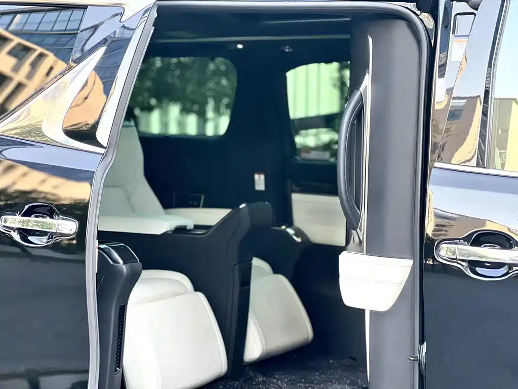 Lexus LM 2020 300h four-seat Royal Edition купить на сайте DeffCars
