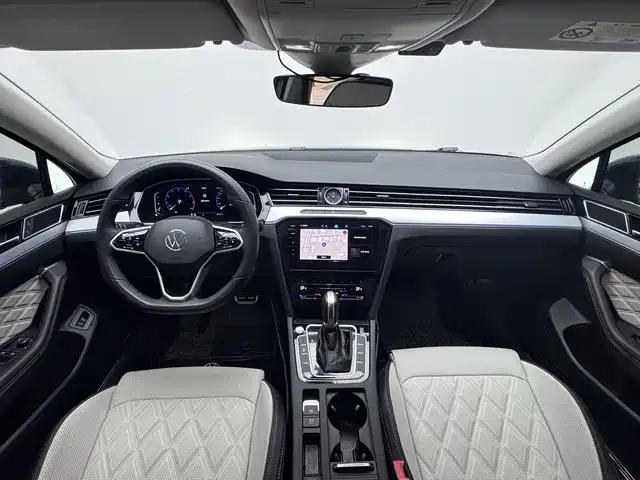 Magotan 2023 2 million commemorative edition 330TSI DSG leading model купить на сайте DeffCars
