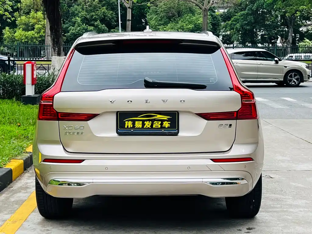 Volvo XC60 2025 B5 four-wheel drive Zhiyi Luxury Edition купить на сайте DeffCars