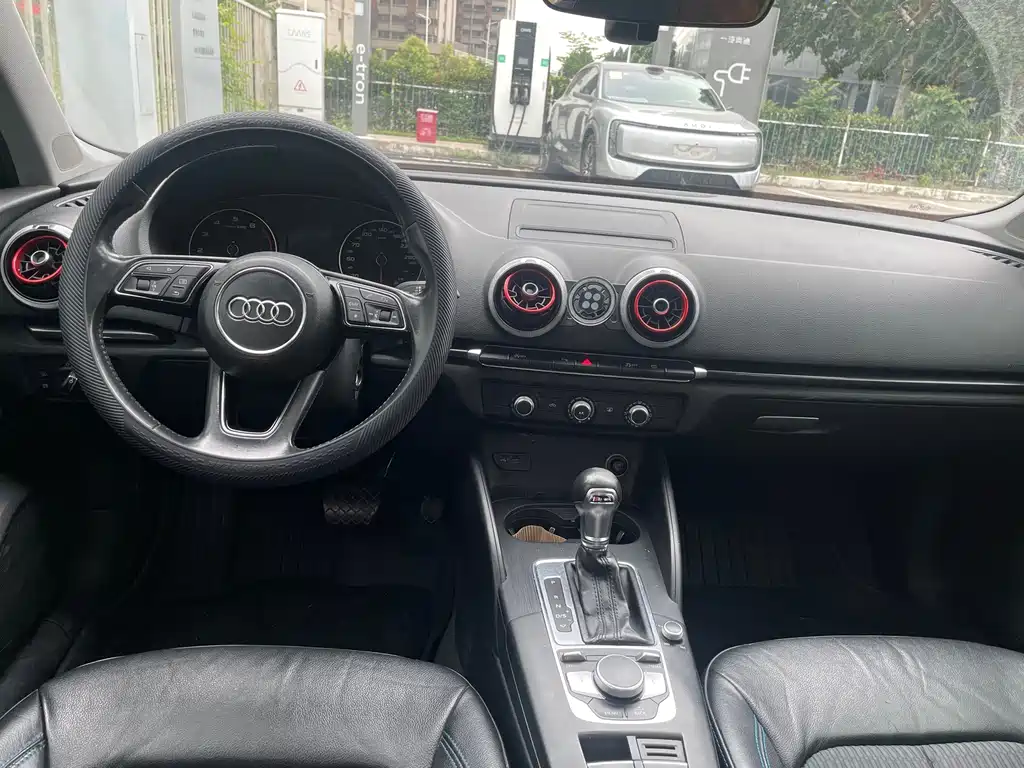 Audi A3 2018 30th Anniversary Limousine 35 TFSI Fashion купить на сайте DeffCars