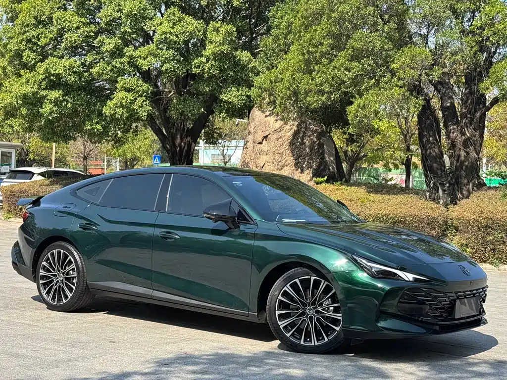 MG7 2023 2.0T Automatic Beauty Hunting Luxury Edition купить на сайте DeffCars