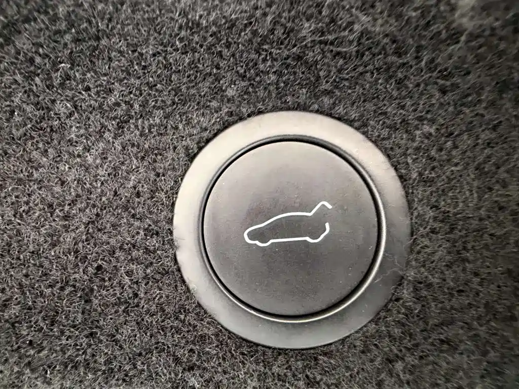Model Y 2025 rear-wheel drive version купить на сайте DeffCars