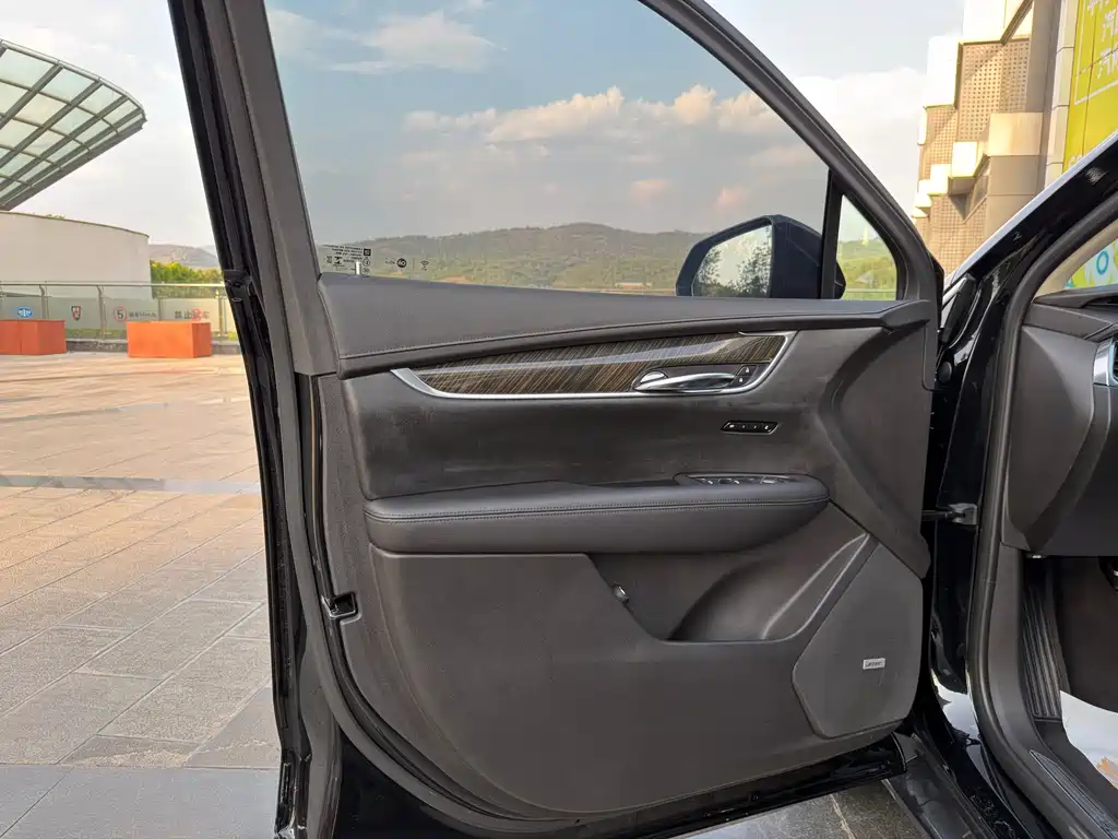 Cadillac XT5 2018 25T luxury model купить на сайте DeffCars