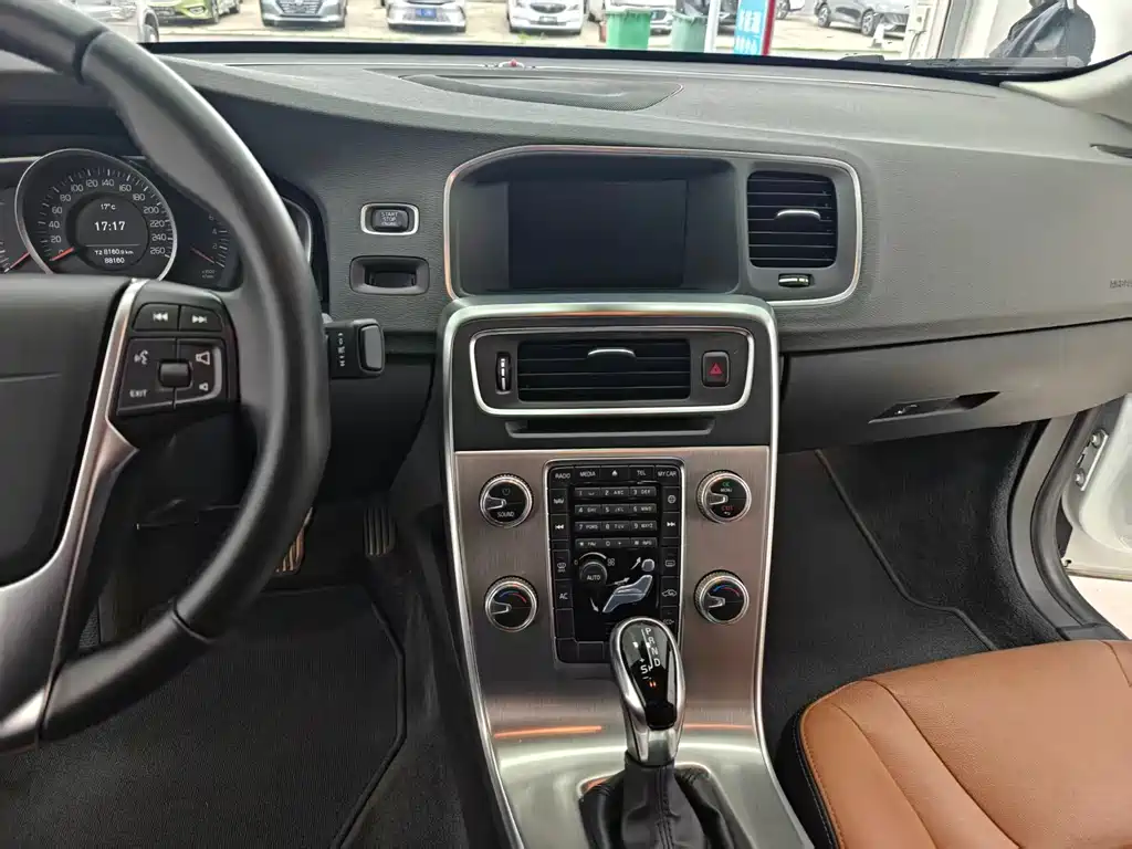 Volvo S60 2019 S60L T3 Smart Edition купить на сайте DeffCars