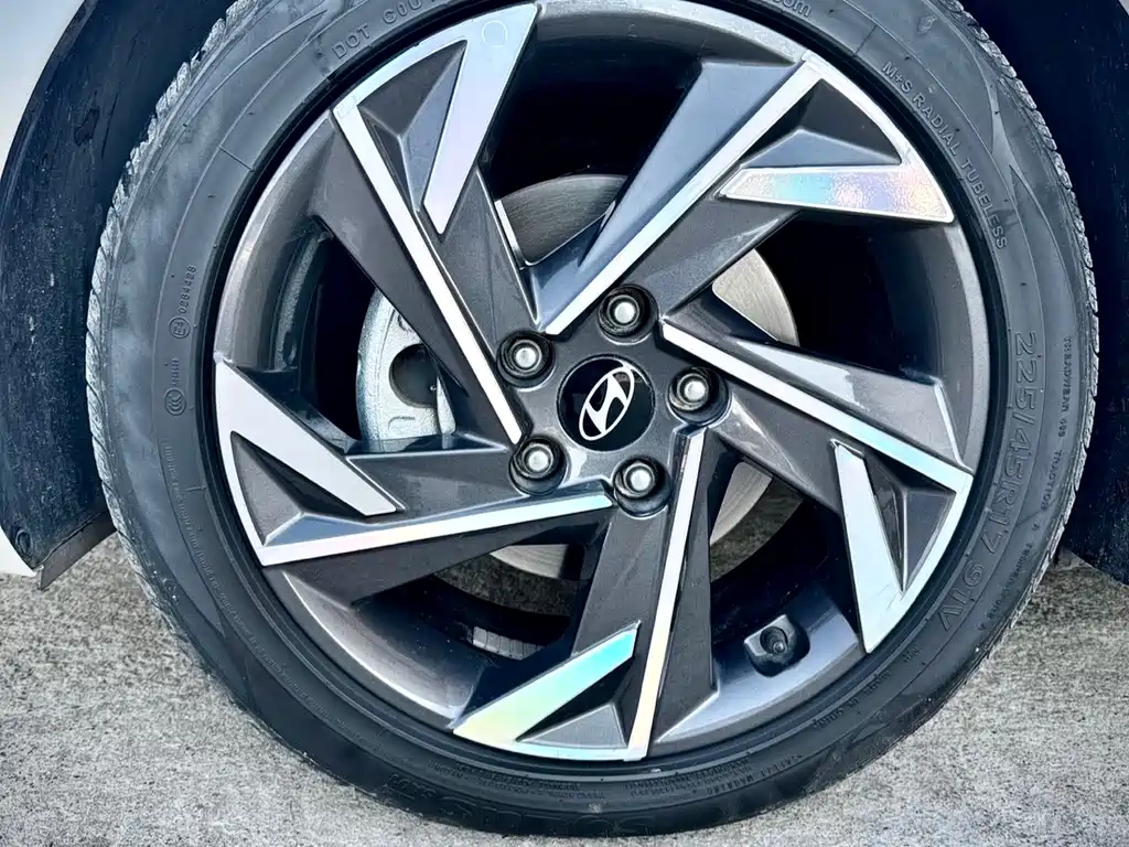 Elantra 2023 1.5L CVT LUX Premium Edition купить на сайте DeffCars