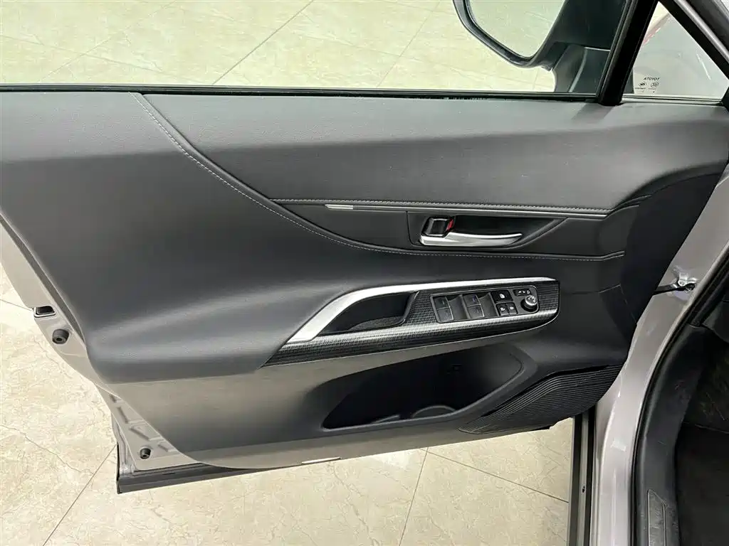 Vesa 2022 2.0L CVT two-wheel drive premium version купить на сайте DeffCars