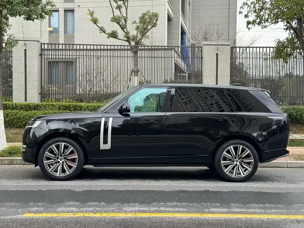 Range Rover 2024 3.0 L6 400PS Genesis Extended Edition купить на сайте DeffCars