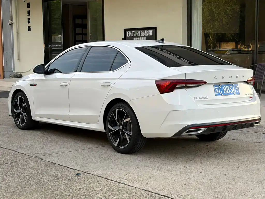 Octavia 2023 facelift PRO TSI280 exclusive version купить на сайте DeffCars