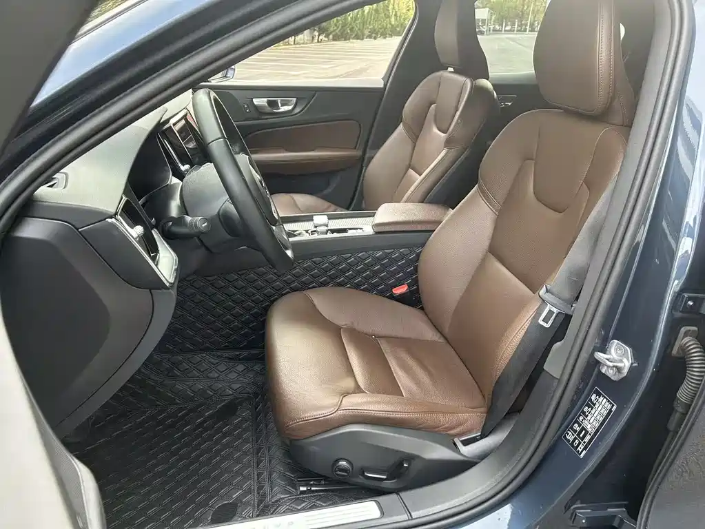Volvo S60 2021 T4 Zhiyi Luxury Edition купить на сайте DeffCars