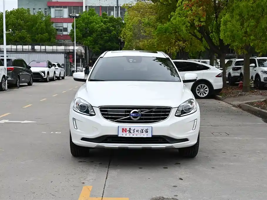 Volvo XC60 2017 T5 AWD Zhiyuan upgraded version купить на сайте DeffCars