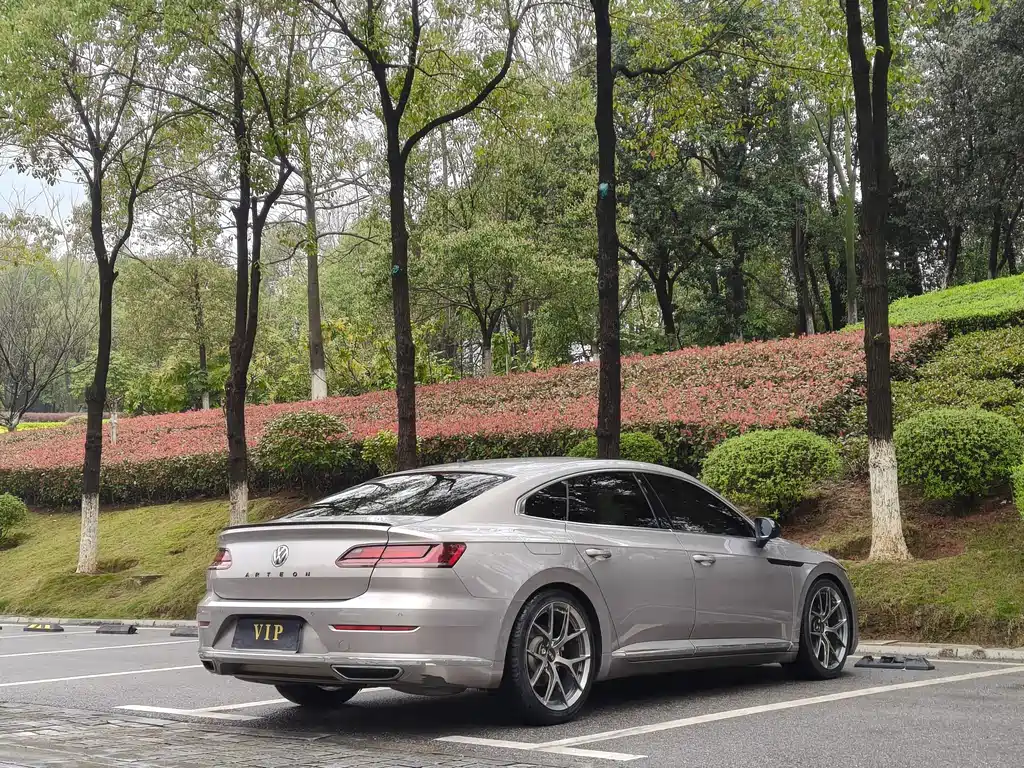 FAW-Volkswagen CC 2019 330TSI Charming Edition National V купить на сайте DeffCars