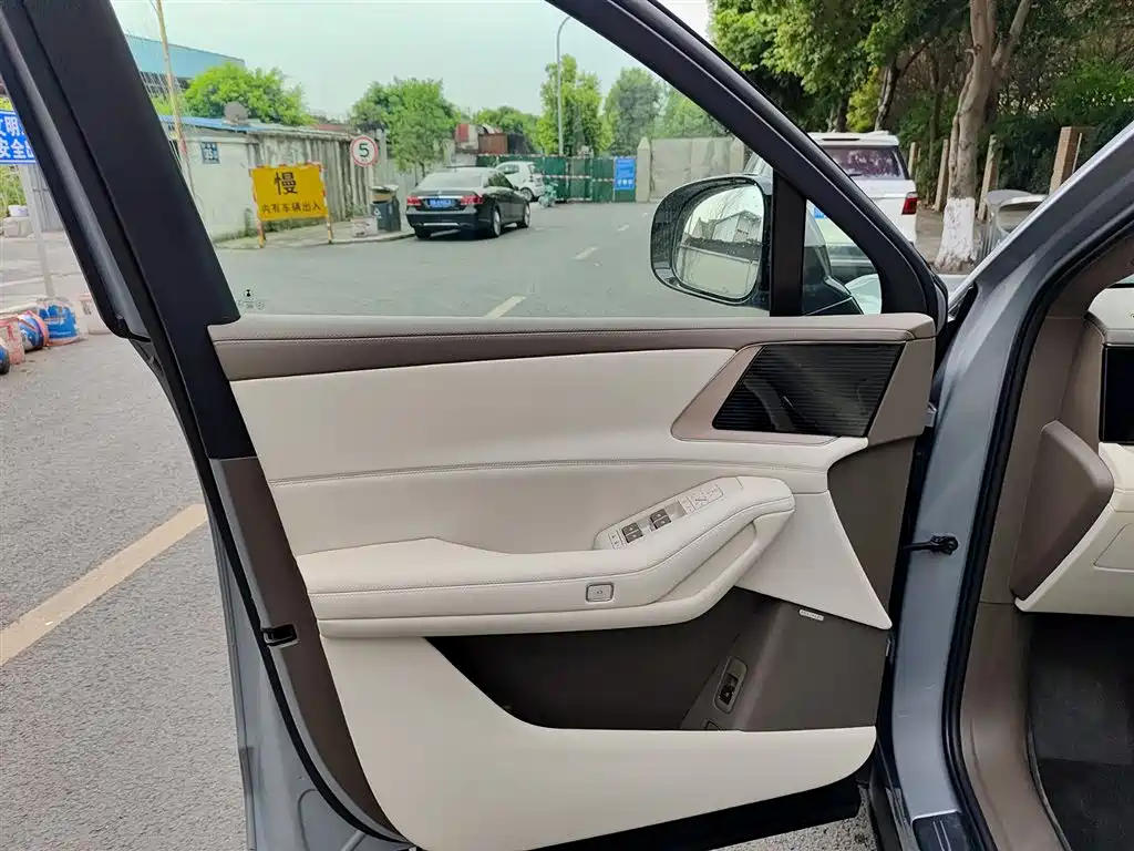 Denza N8L 2025 flagship model купить на сайте DeffCars