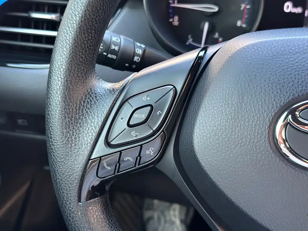 Toyota C-HR 2020 2.0L Leading Edition купить на сайте DeffCars