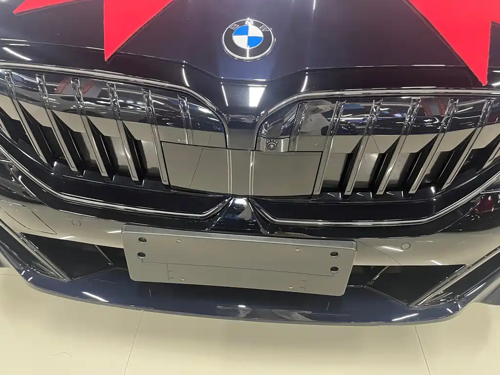 BMW 5 Series 2025 530Li Leading M Sports Package купить на сайте DeffCars
