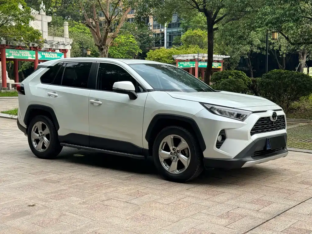 RAV4 Rongfang 2021 2.0L CVT two-wheel drive fashion version купить на сайте DeffCars