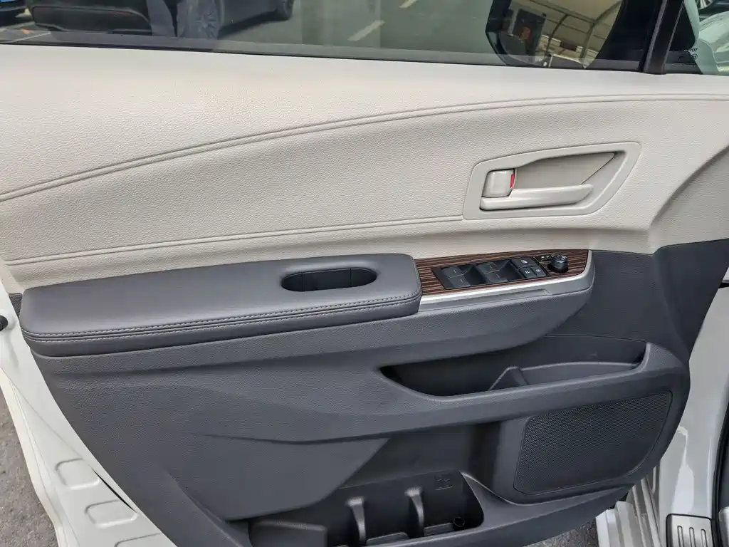 SIENNA 2023 2.5L Hybrid Comfort Edition купить на сайте DeffCars