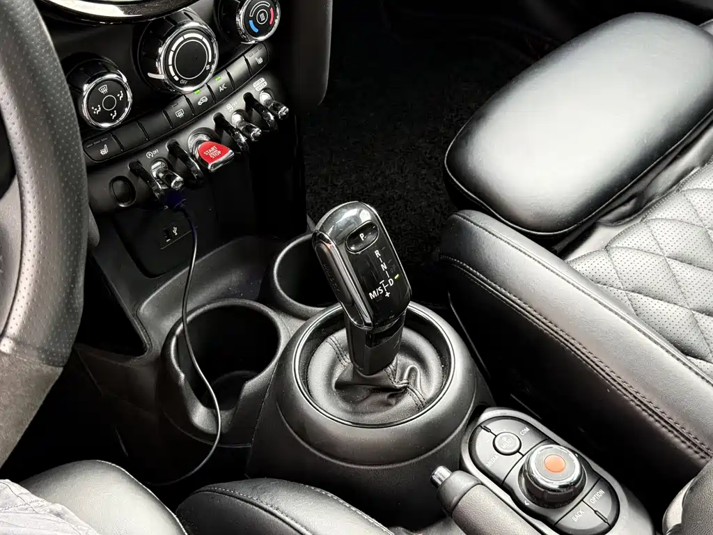 Mini 2020 1.5T Cooper Classic Pie Five Door Edition купить на сайте DeffCars