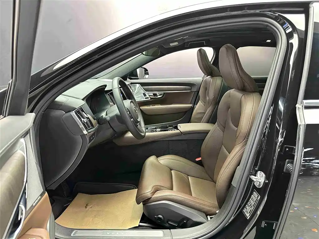 Volvo S90 plug-in hybrid 2025 plug-in hybrid four-wheel drive long range Zhiya luxury version купить на сайте DeffCars