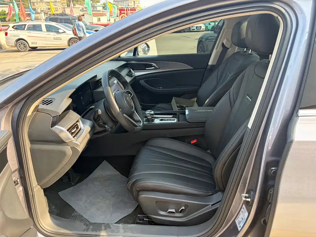 Hongqi H5 2023 1.5T DCT Zhilian Qiyue Edition купить на сайте DeffCars