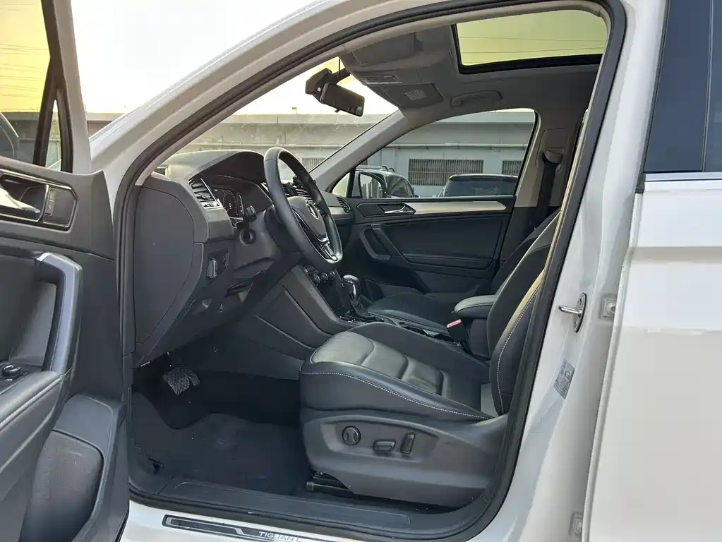 Tiguan L 2021 330TSI automatic two-wheel drive smart version купить на сайте DeffCars