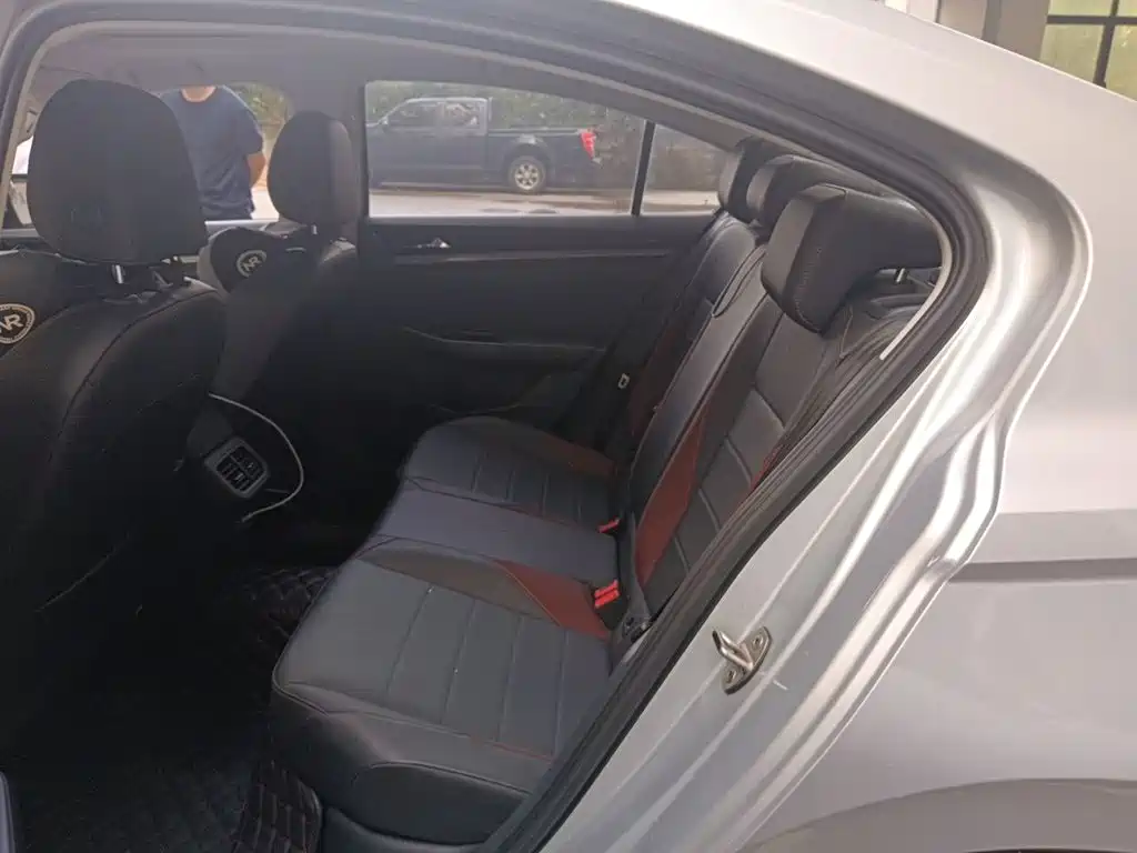 Bora 2020 1.5L manual comfort model купить на сайте DeffCars