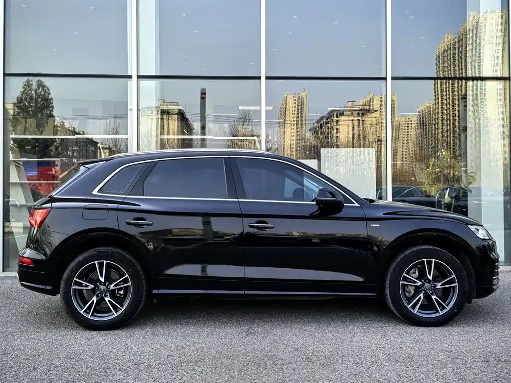 Audi Q5L 2020 40 TFSI enjoys fashionable style купить на сайте DeffCars