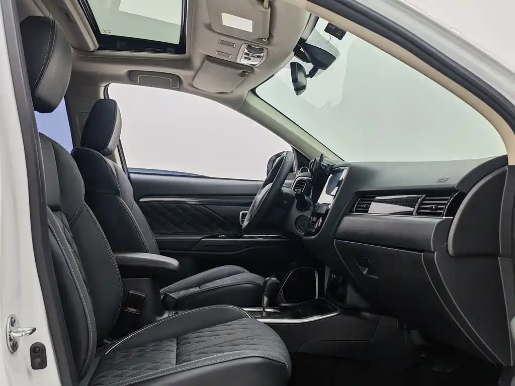 Outlander 2021 facelift 2.0L 2WD Enjoy Edition 5 seats купить на сайте DeffCars