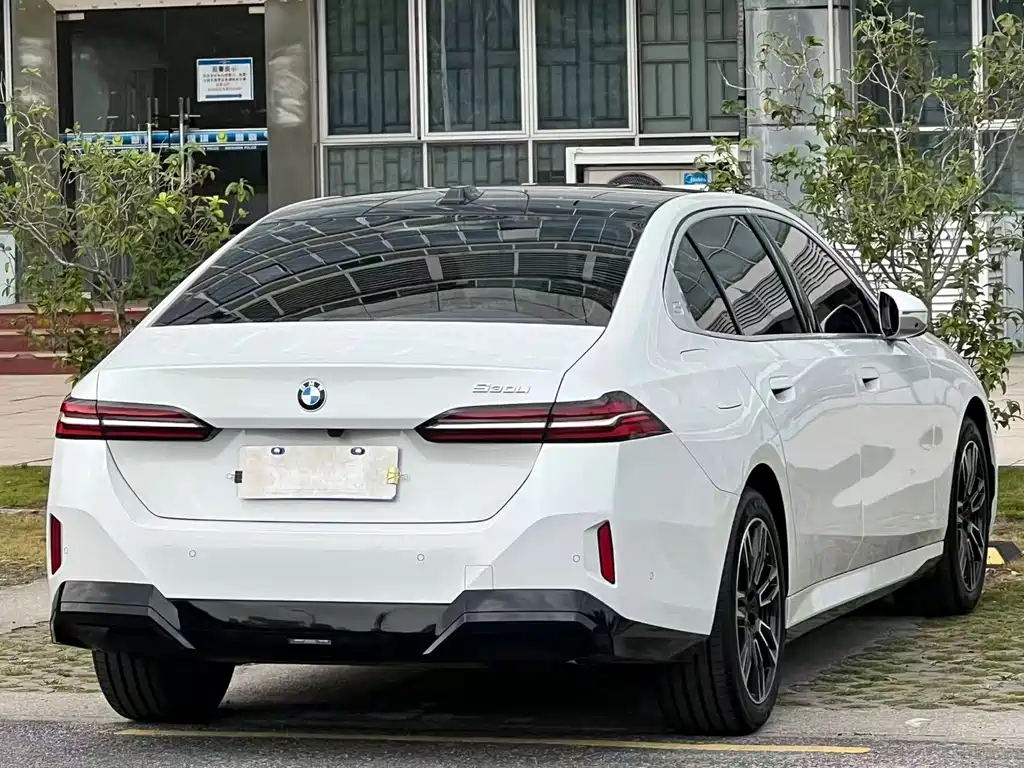 BMW 5 Series 2026 530Li Leading M Sports Package купить на сайте DeffCars