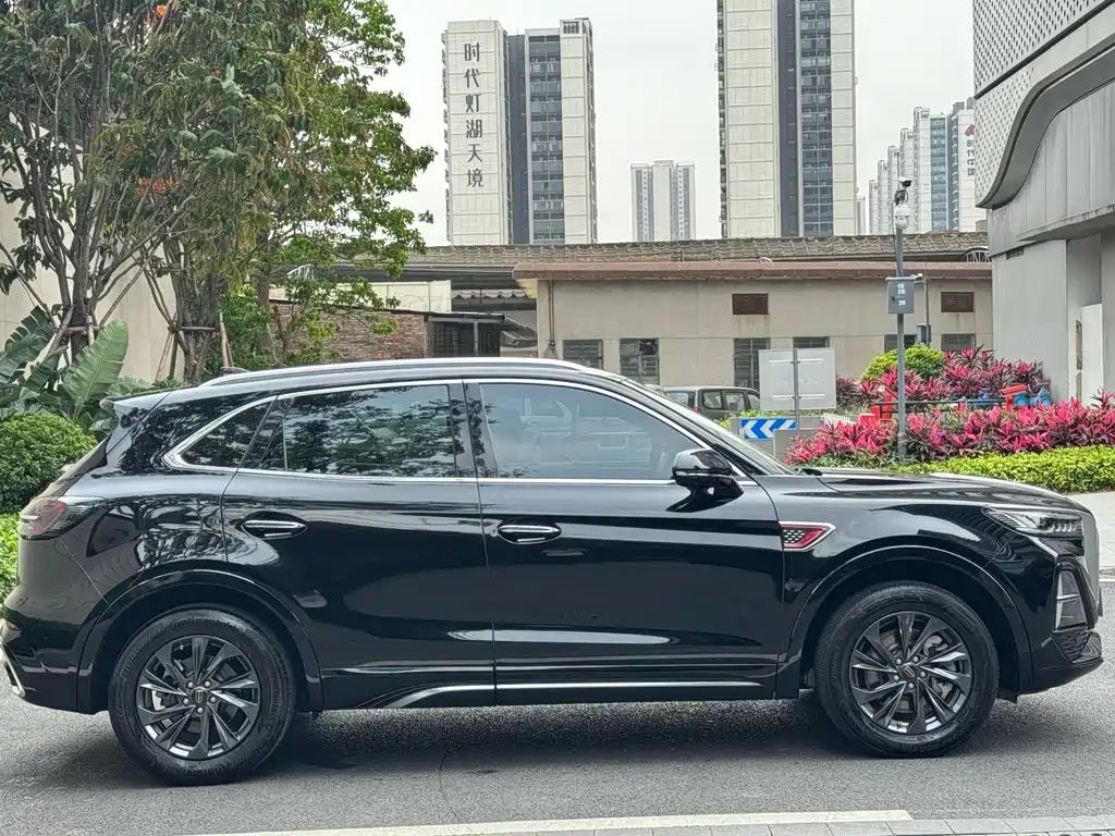 Hongqi HS5 2023 2.0T Qixiang Pro version купить на сайте DeffCars