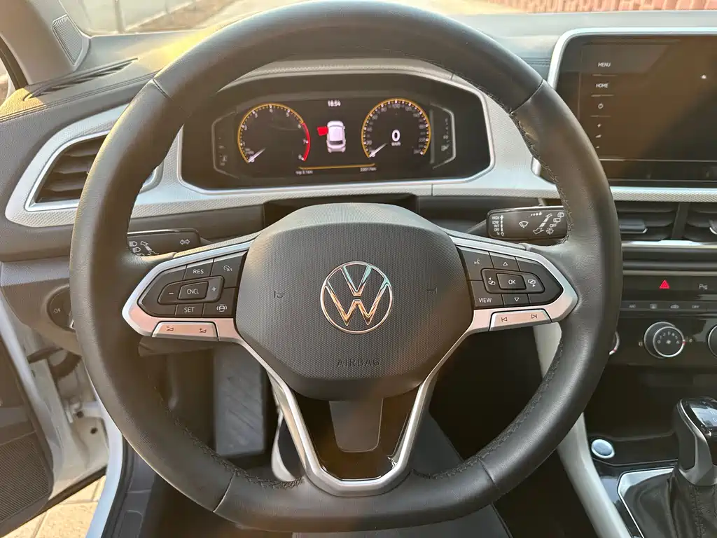 T-ROC 2023 280TSI DSG two-wheel drive time version купить на сайте DeffCars