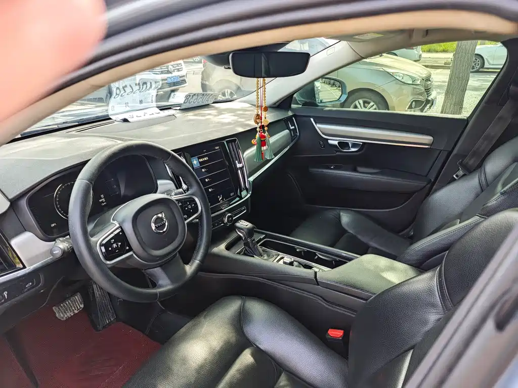 Volvo S90 2018 T4 Zhiyi Edition купить на сайте DeffCars