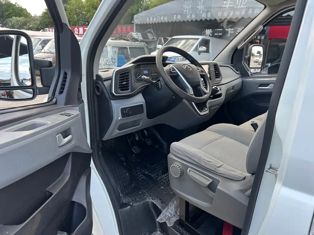 Xintu V80 2021 2.0T PLUS manual van VAN long axis mid-roof 3 seats купить на сайте DeffCars