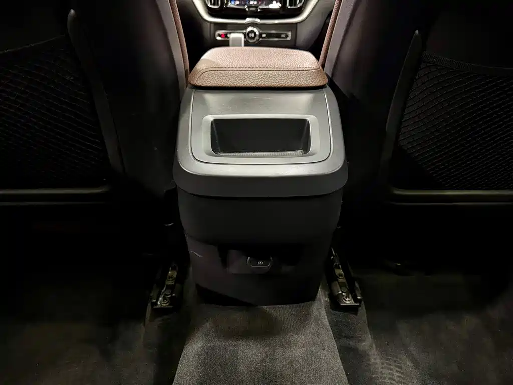 Volvo XC60 2022 B5 four-wheel drive Zhiyi Luxury Edition купить на сайте DeffCars