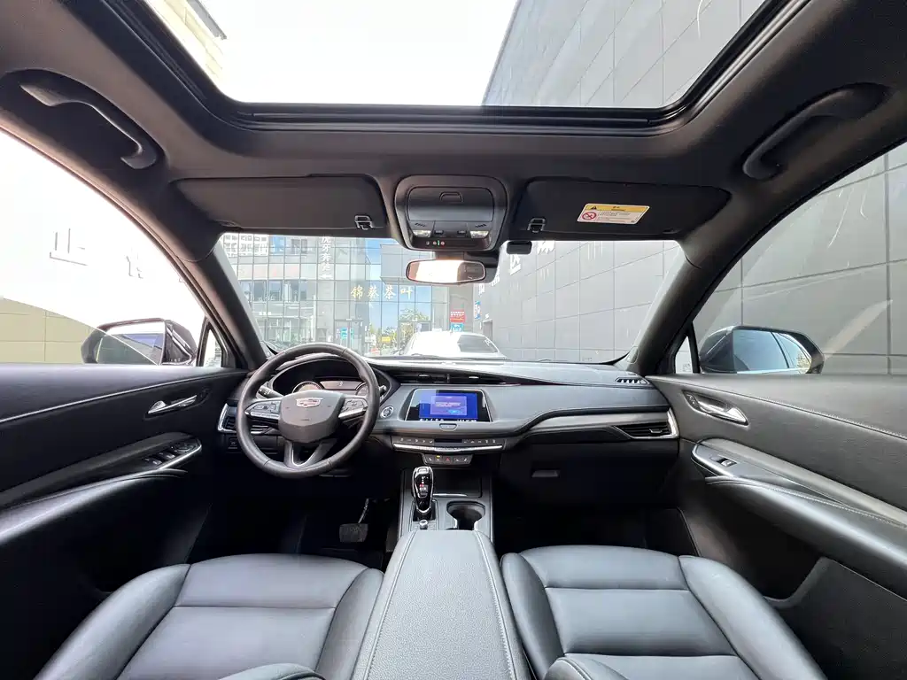 Cadillac XT4 2022 28T two-wheel drive luxury model купить на сайте DeffCars