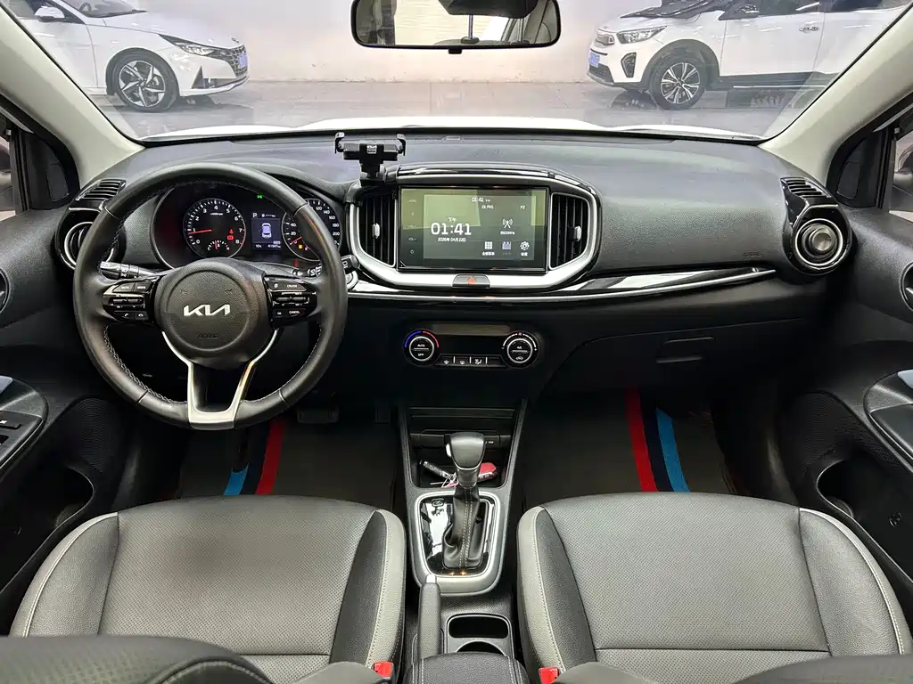 Yipao 2021 1.4L CVT sunroof model купить на сайте DeffCars