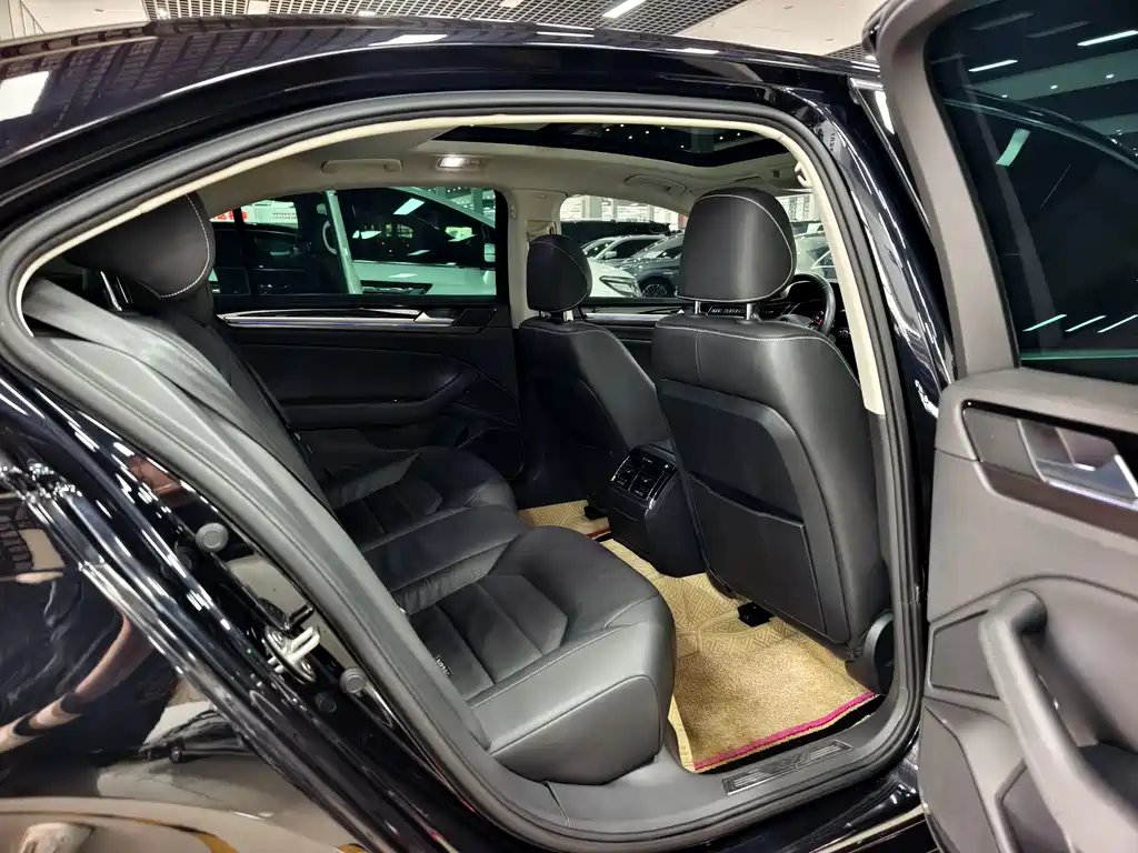 Huiang 2019 380TSI 2WD Business Edition National V купить на сайте DeffCars