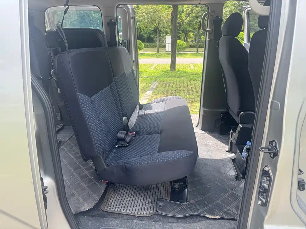 Nissan NV200 2011 model 1.6L 232 seats elegant type купить на сайте DeffCars