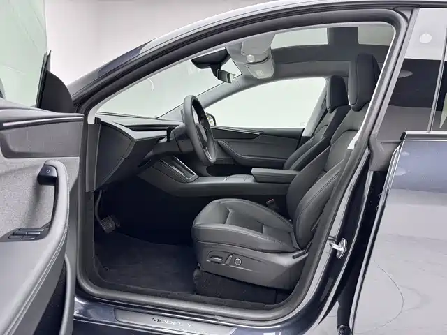Model Y 2025 rear-wheel drive version купить на сайте DeffCars
