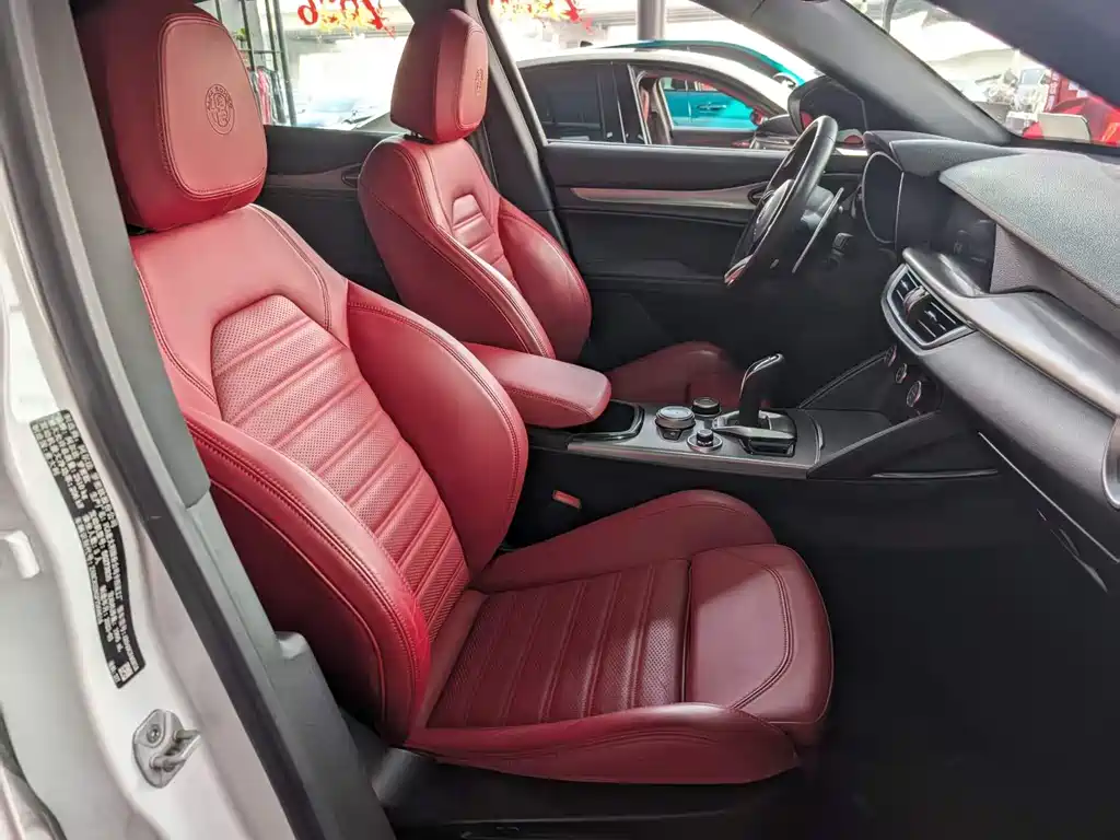 Stelvio 2023 2.0T 280HP Veloce Track Edition купить на сайте DeffCars