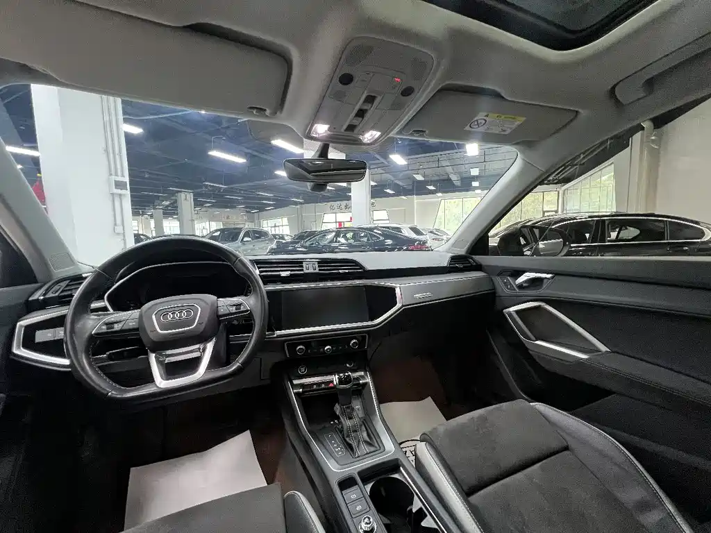 Audi Q3 2023 35 TFSI Fashionable and Dynamic (1.4T) купить на сайте DeffCars