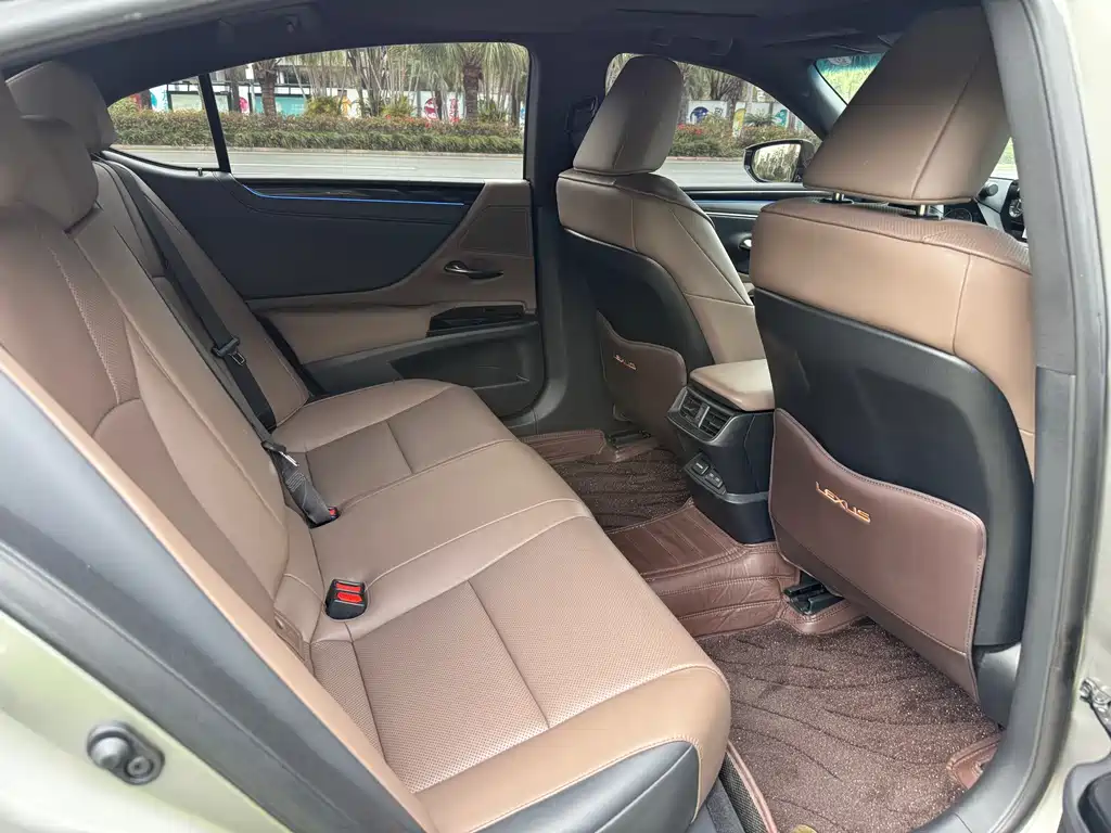 Lexus ES 2023 200 Excellence Edition купить на сайте DeffCars