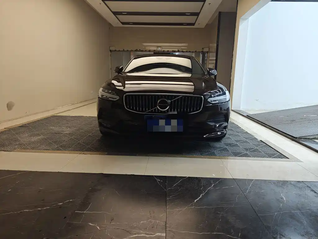 Volvo S90 2018 T5 Zhiyuan Edition купить на сайте DeffCars